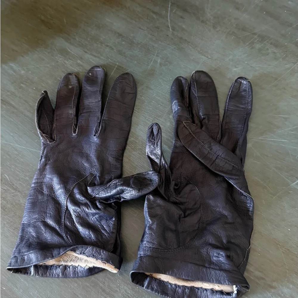 Vintage black small French leather gloves